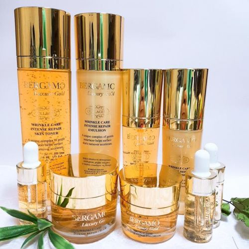 𝐓𝐑Ọ𝐍 𝐁Ộ 𝐁𝐄𝐑𝐆𝐀𝐌𝐎 𝐋𝐮𝐱𝐮𝐫𝐲 𝐆𝐨𝐥𝐝 &𝐂𝐨𝐥𝐥𝐚𝐠𝐞𝐧 𝐒𝐤𝐢𝐧 𝐂𝐚𝐫𝐞 𝐒𝐲𝐬𝐭𝐞𝐦 𝐆𝐢𝐟𝐭 𝐒𝐞𝐭 (𝟗 𝐢𝐭𝐞𝐦𝐬)/ 𝐌𝐚𝐝𝐞 𝐢𝐧 𝐊𝐨𝐫𝐞𝐚.